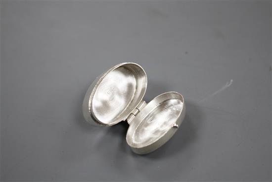 Three assorted modern silver pill boxes, including engraved hexagonal and rectangular with scroll border, largest 31mm.